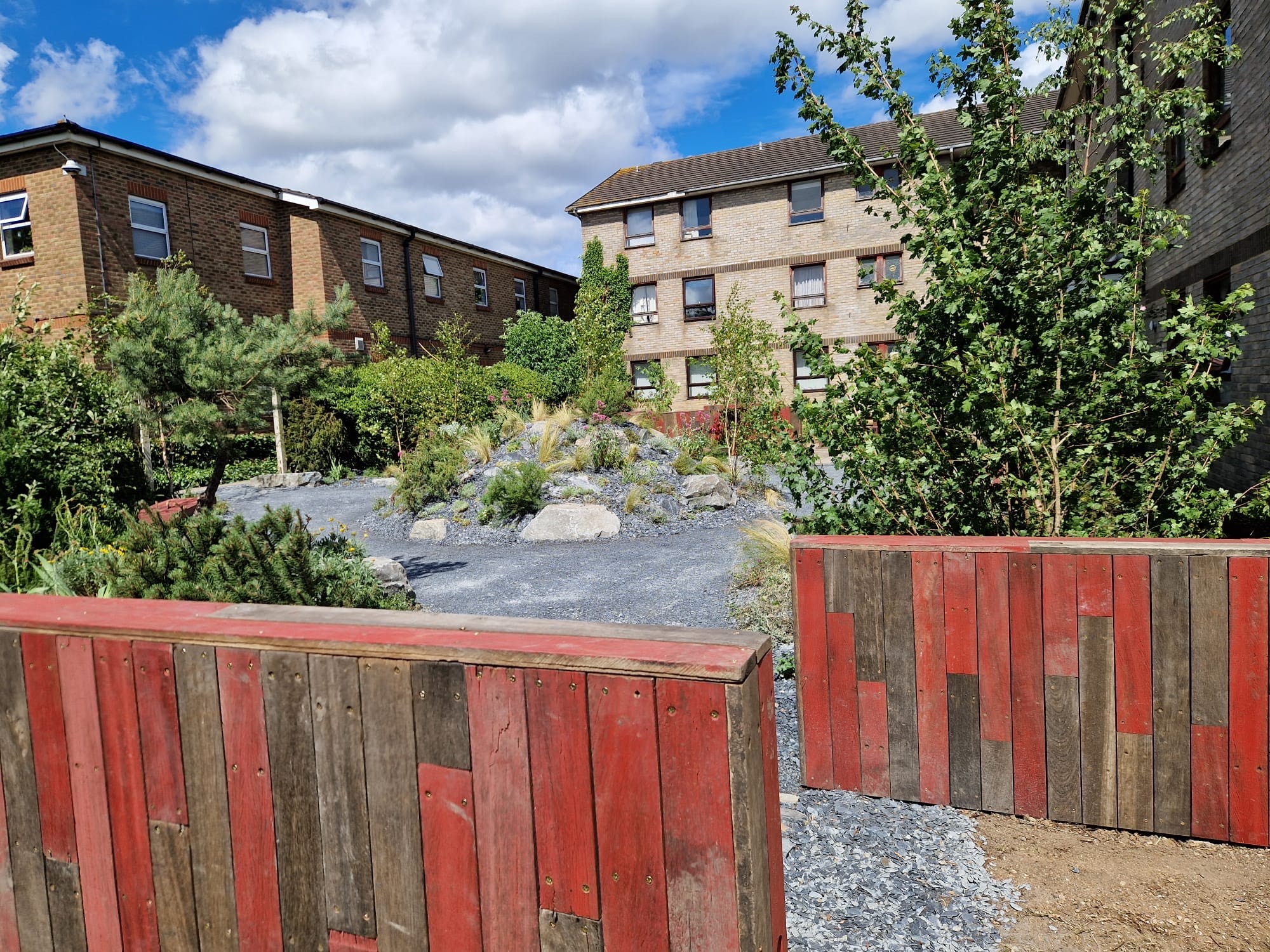 A photo of the garden in its reclocated state in Croydon University Hospital.