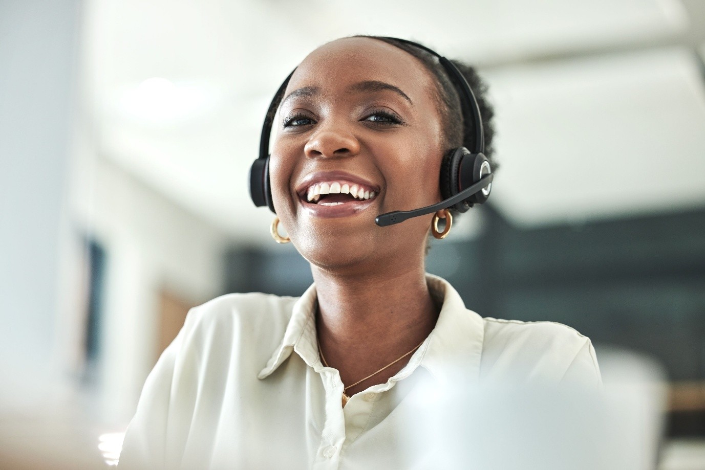 Stock image of a smiling call handler.